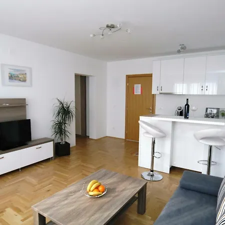 아파트 Haus Zora Ferienwohnung 7 *